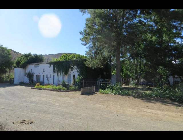 5 BEDROOM HOUSE FOR SALE IN NIEU BETHESDA